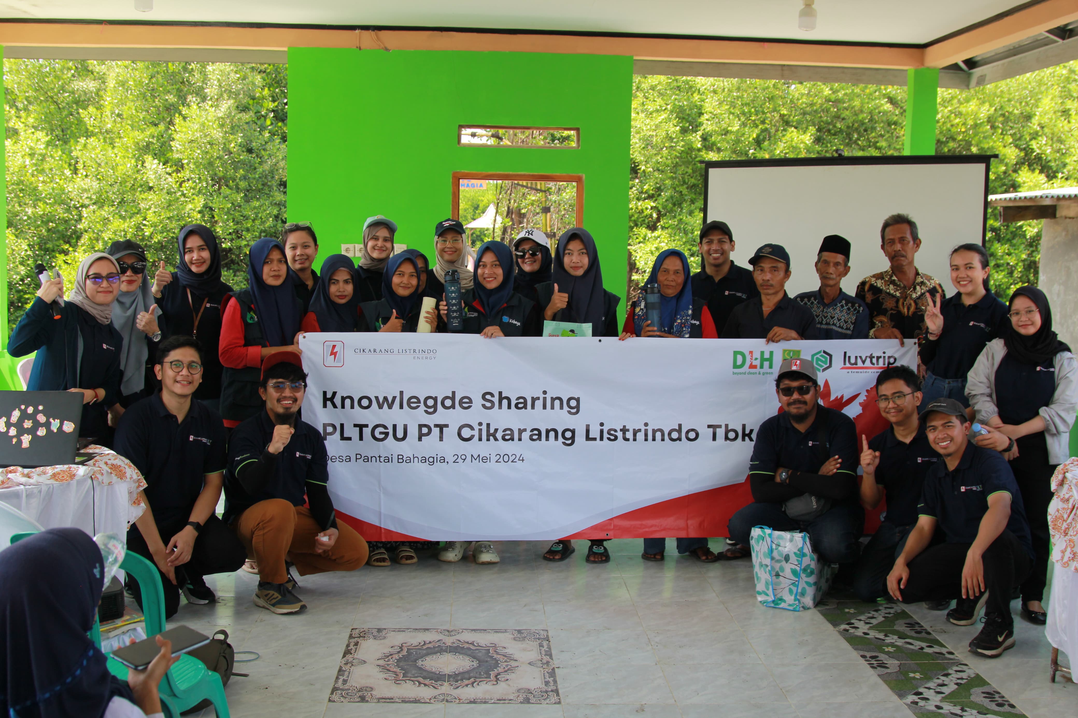 Program Knowledge Sharing Kepada masyarakat di Desa Pantai Bahagia, Muaragembong mengenai aspek Penurunan emisi, Efisiensi air, dan 3R Limbah B3